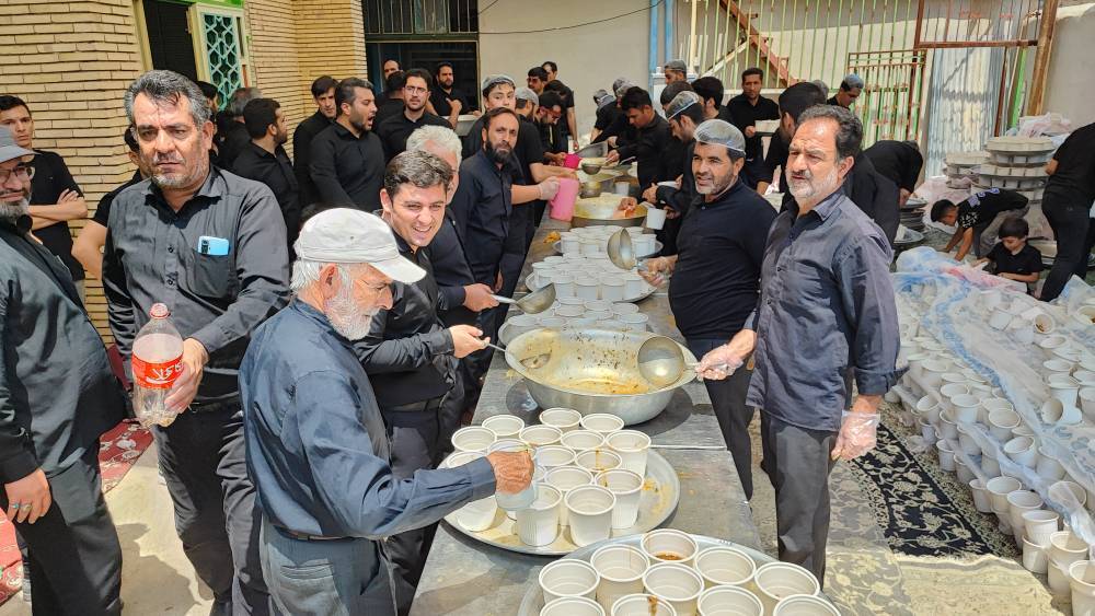 مراسم ظهر عاشورا در راور کرمان به روایت تصاویر