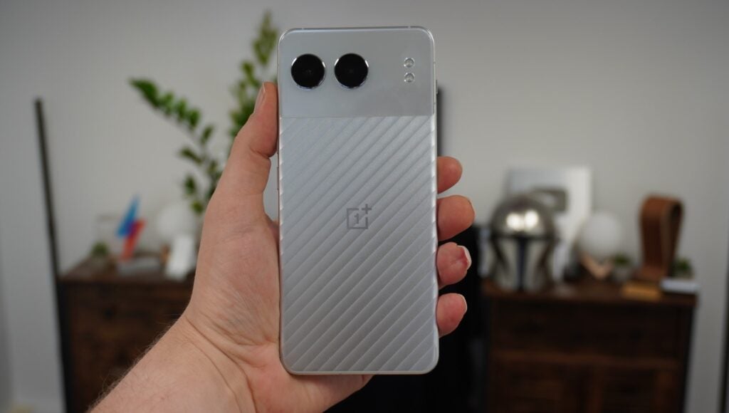 OnePlus Nord 4 in-hand