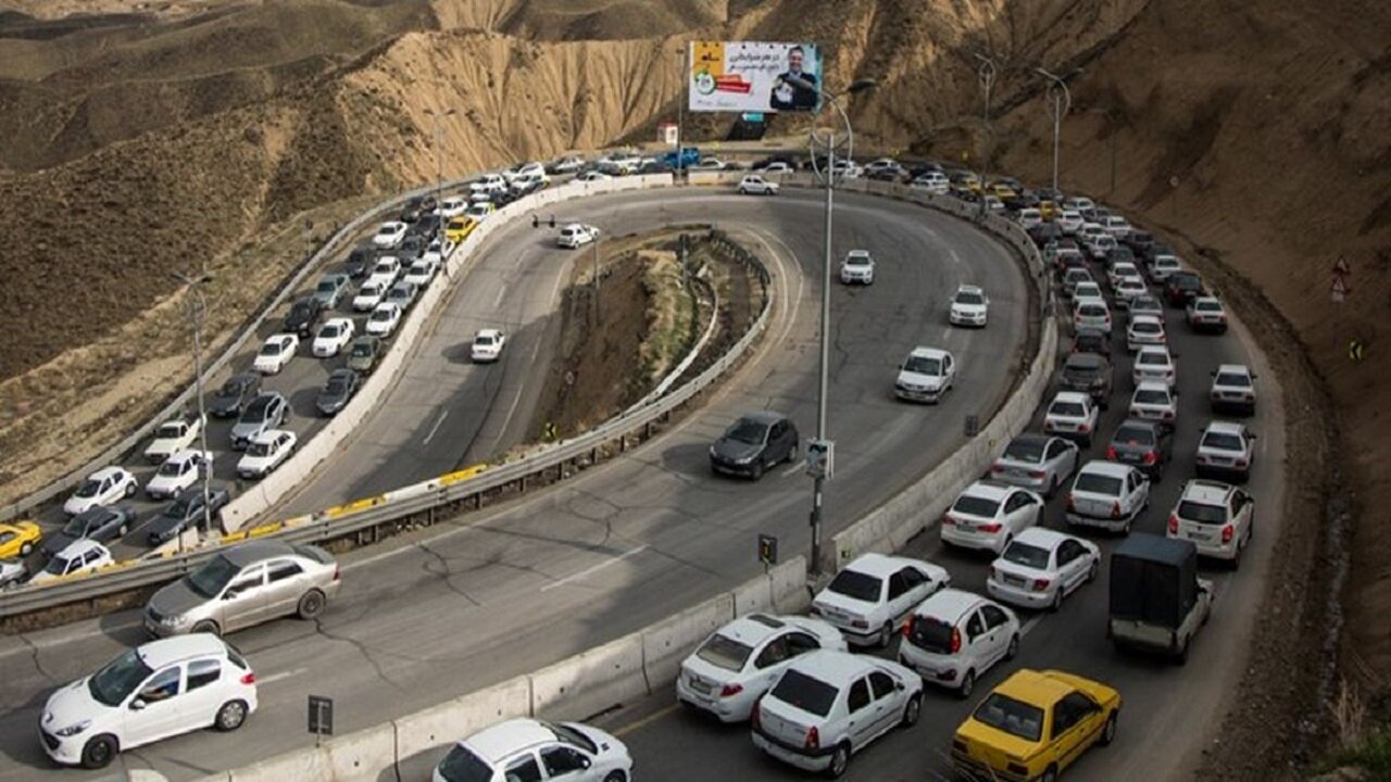 ترافیک سنگین در آزادراه تهران-شمال/ ترافیک سنگین در محور چالوس