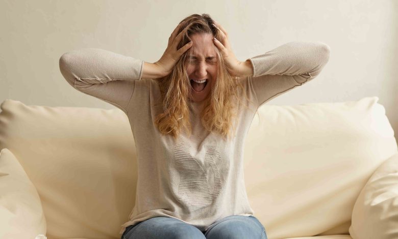حمله اضطراب: علائم نگران کننده
                      
              
                حمله اضطراب با علائم ناراحت کننده ظاهر می شود. از کار انداختن، تکرار آن می تواند اختلال هراس را برانگیزد