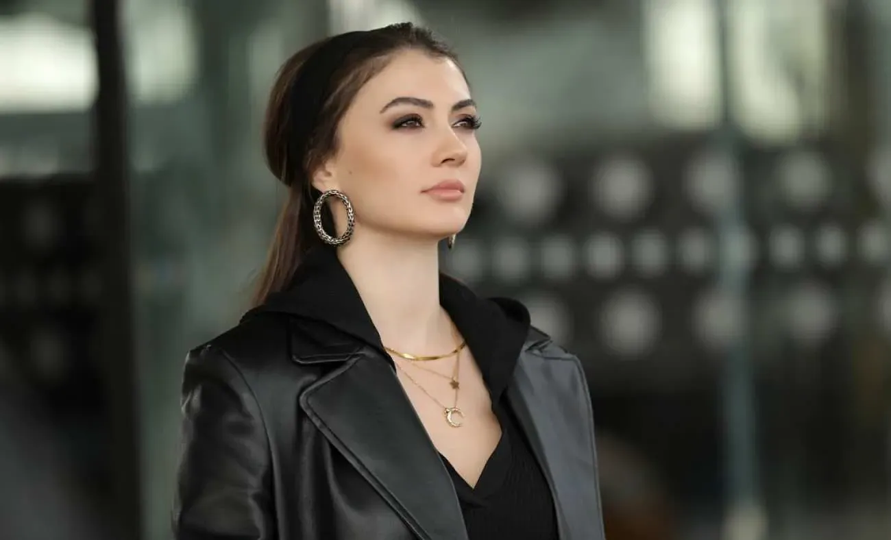 بازیگران سریال Kraliçe / بازیگران مرد سریال ترکی ملکه / دنیز در سریال ملکه ترکی