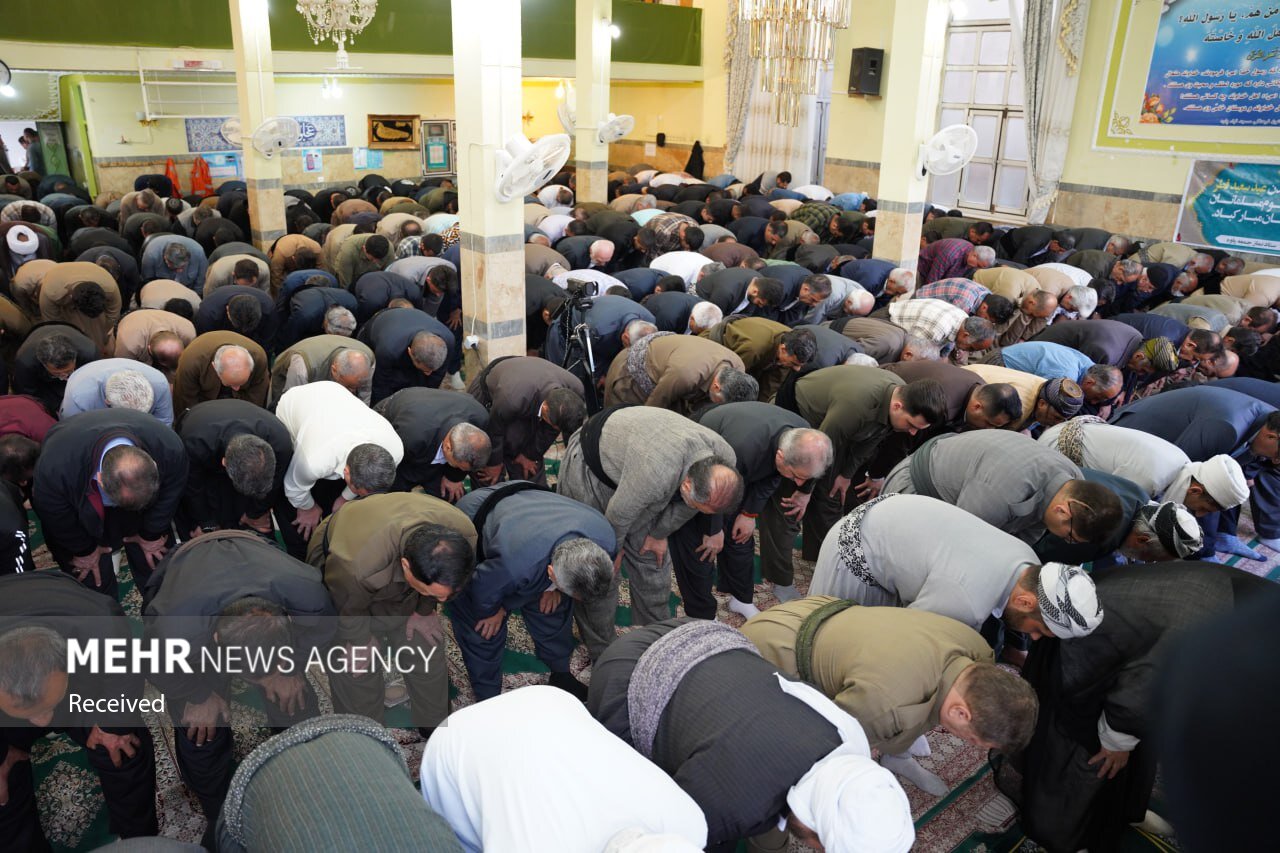 نماز عید فطر در مسجد جامع اهل سنت کرمانشاه اقامه شد