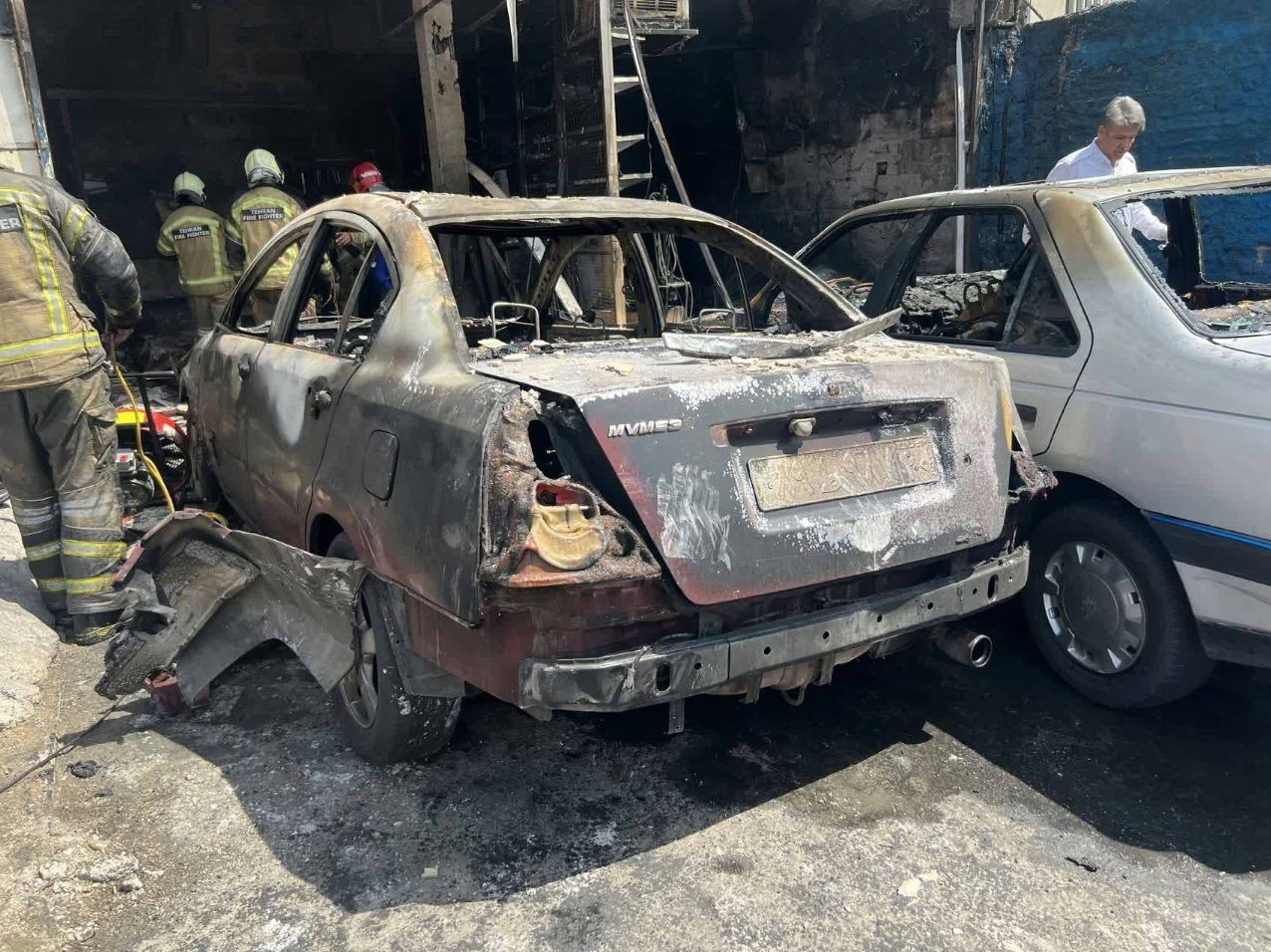 آتش‌سوزی مرگبار در تعمیرگاه خودرو خیابان کوهک + تصاویر