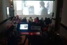 اکران فیلم «غریب» در خوابگاه دانش‌آموزان شهر غلامان