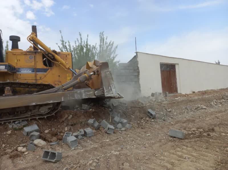 تخریب ساخت‌وسازهای غیرمجاز در اراضی کشاورزی بروجرد
