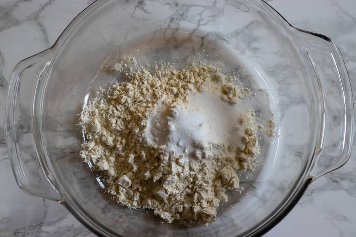 mix flour, salt and bicarbonate of soda in a bowl