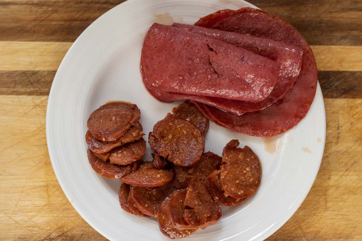 grilled sucuk and salami are placed on a plate