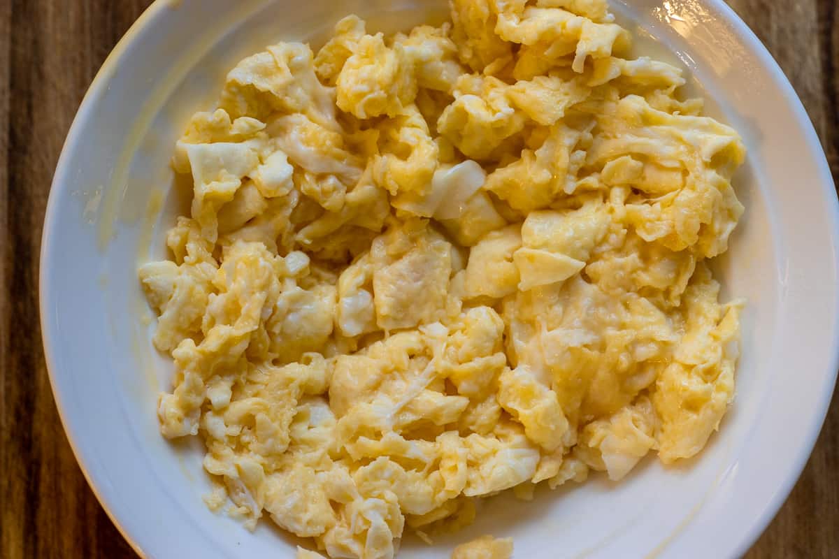 scrambled eggs are transferred on a plate