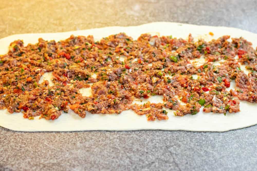 ¼ of the mince filling is spread on the dough