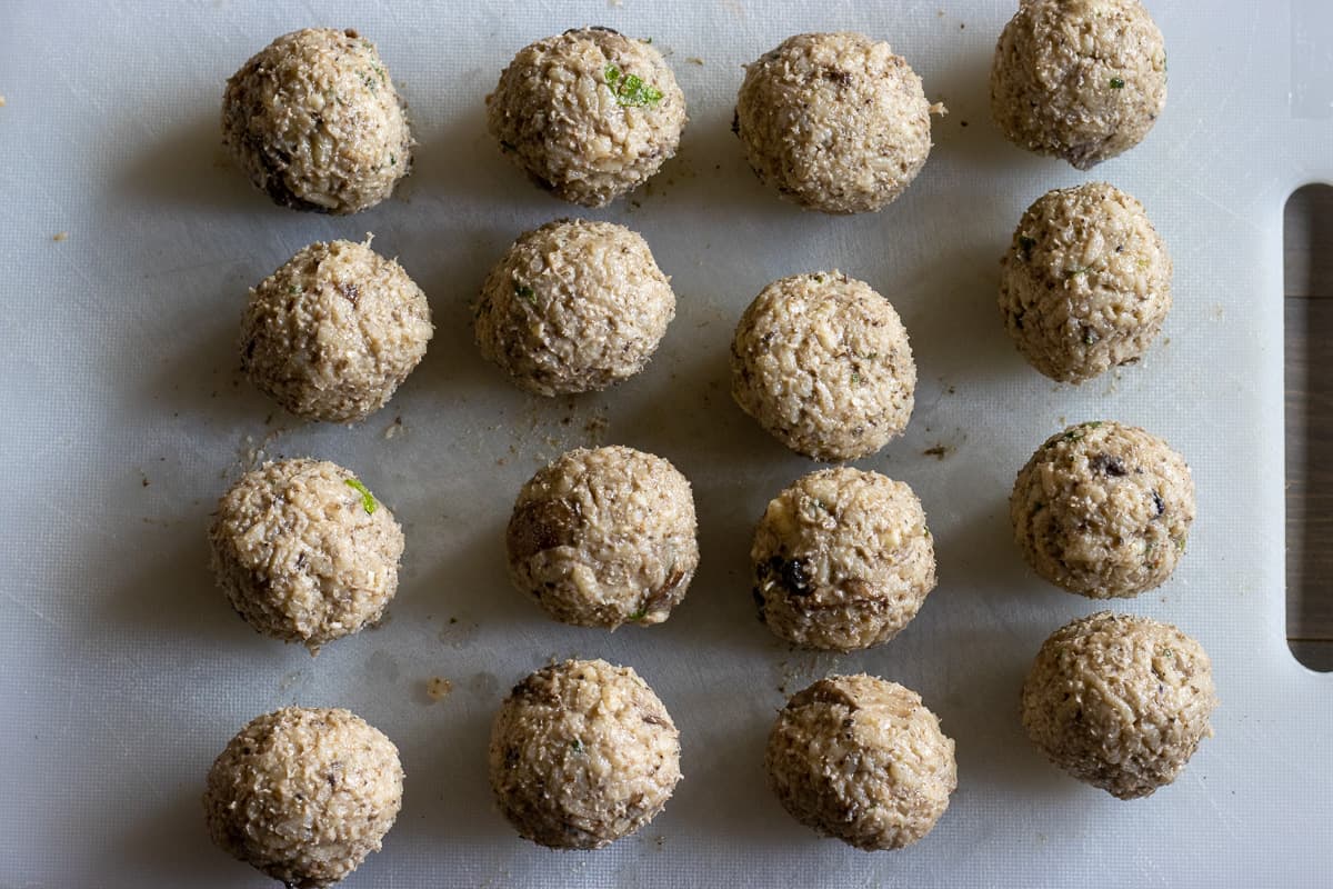 arancini balls are shaped and ready to be covered with breadcrumbs 