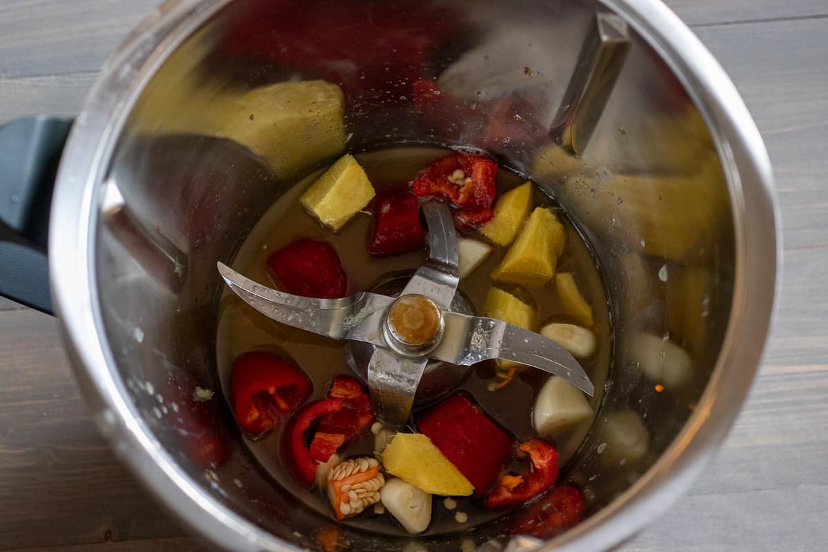chili, ginger, garlic, sugar, lime juice and fish sauce are placed in a bowl of a food processor
