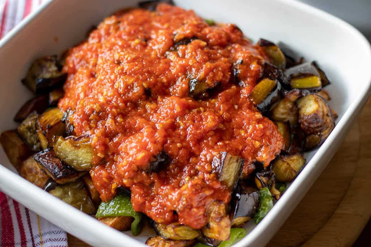 tomato sauce is spread on fried vegetables