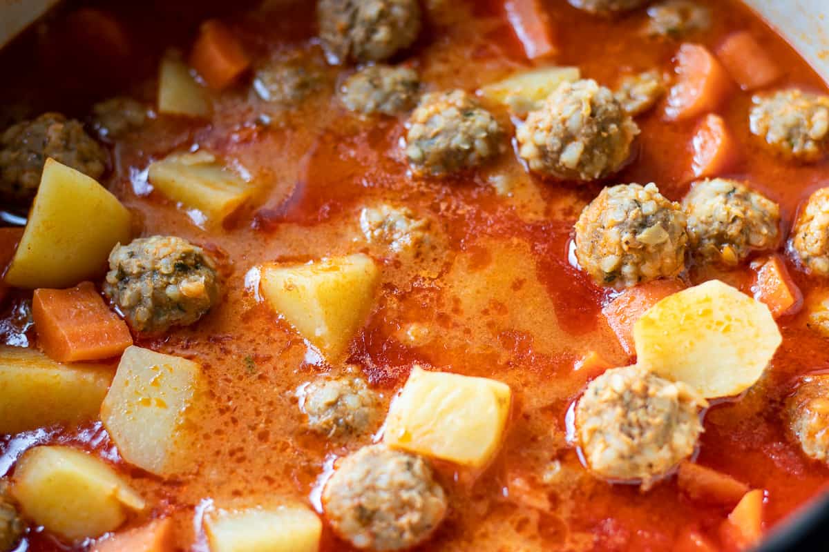turkish stew made with meatballs and vegetables 