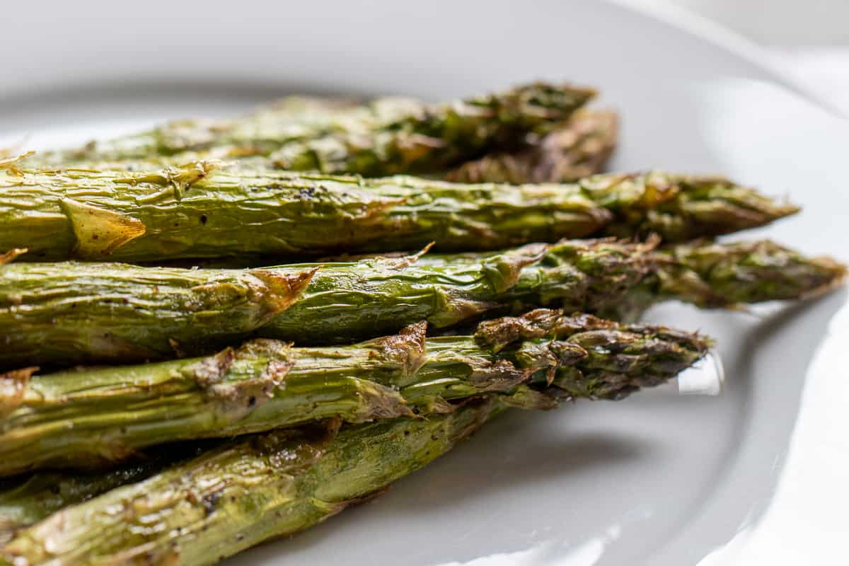 asparagus cooked in an air fryer