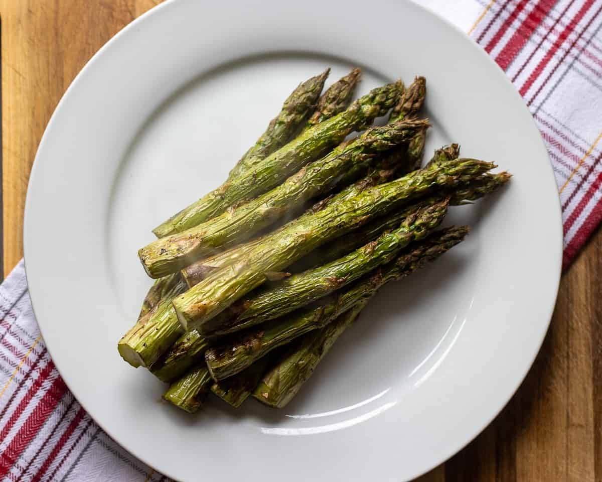 12 pieces of air fryer asparagus on a plate