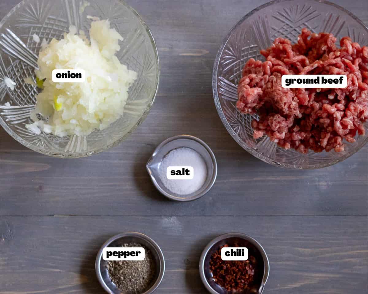 Labelled picture of ingredients for Manti