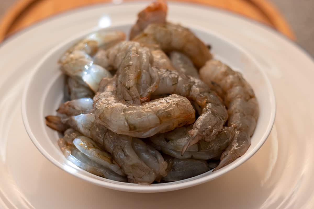 peeled and deveined shrimps in a bowl