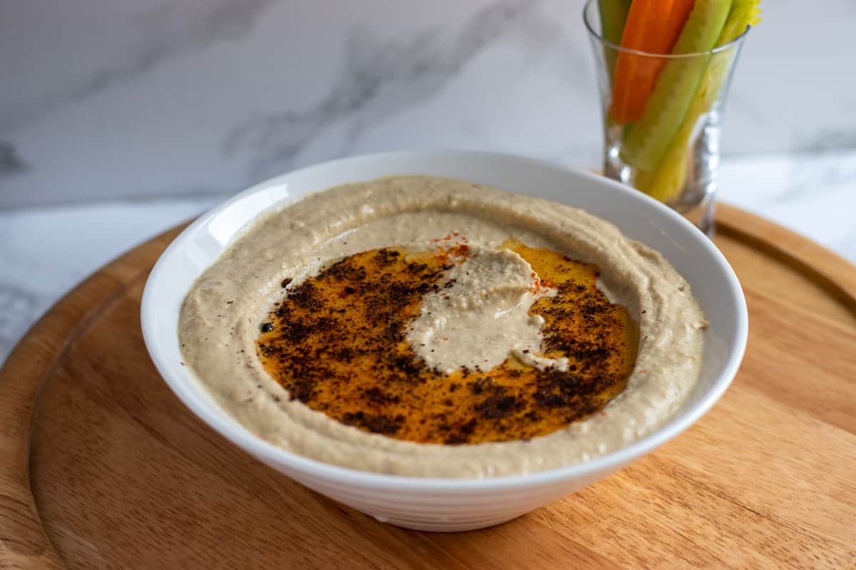 authentic hummus with chickpeas 