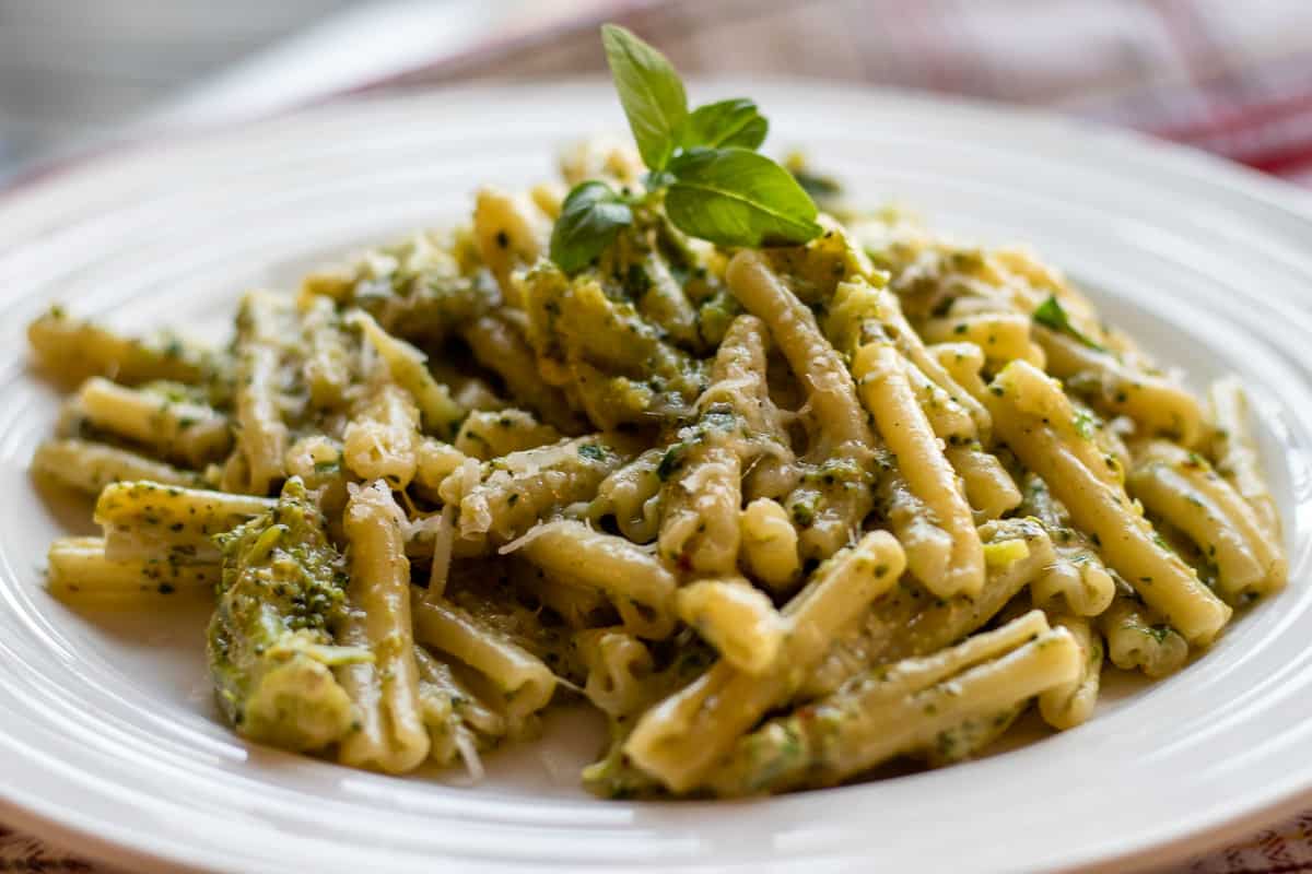 pasta made with green sauce served on a plate