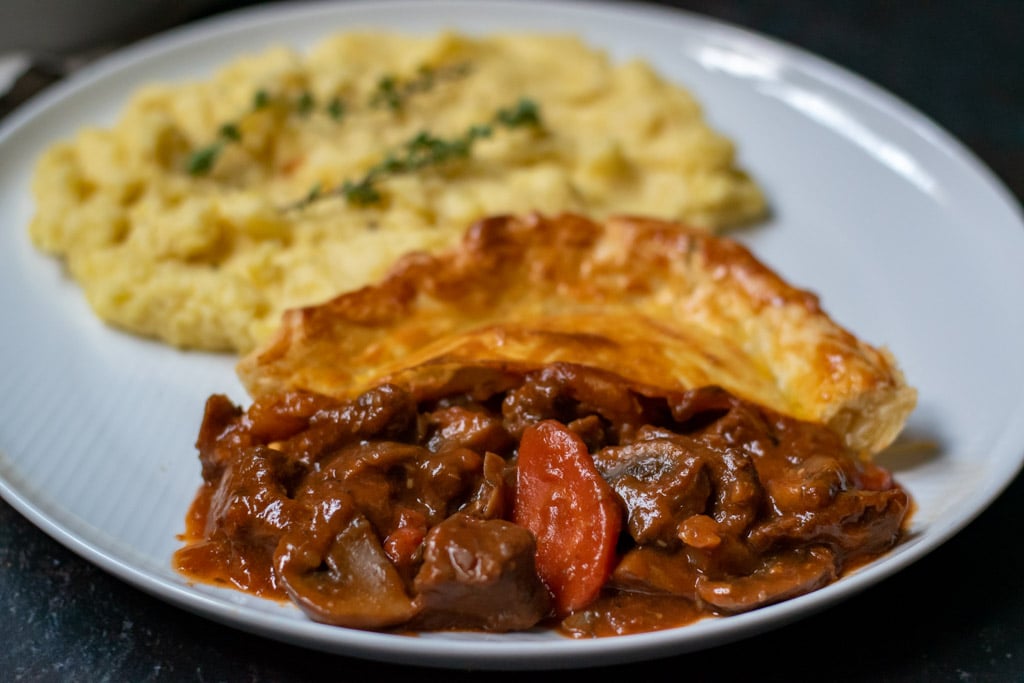 steak and mushroom pie with mashed potatoes 
