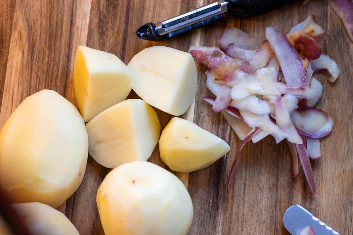 peel the potatoes and cut them in chunks