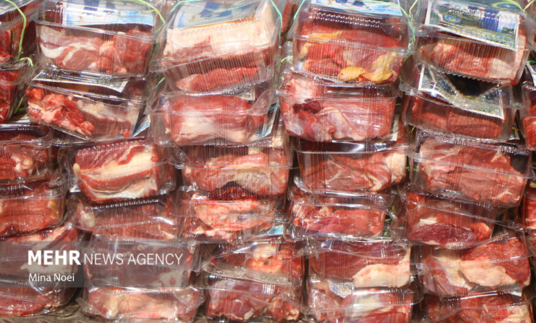 ۱۰۰۰ بسته معیشتی به همراه گوشت قربانی بین نیازمندان توزیع شد