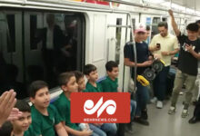 اجرای گروه سرود دهه نودی‌ها در متروی تهران