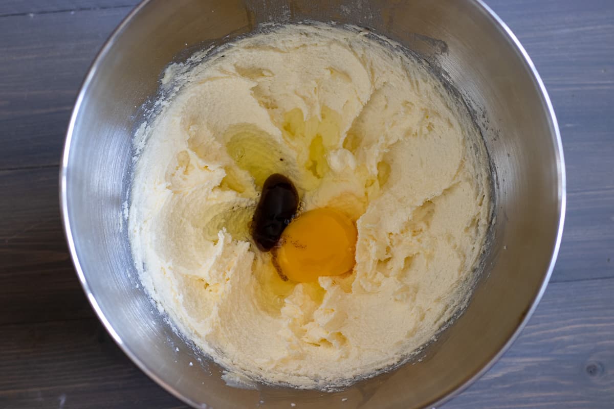 vanilla paste and egg are added to beaten butter&sugar mixture