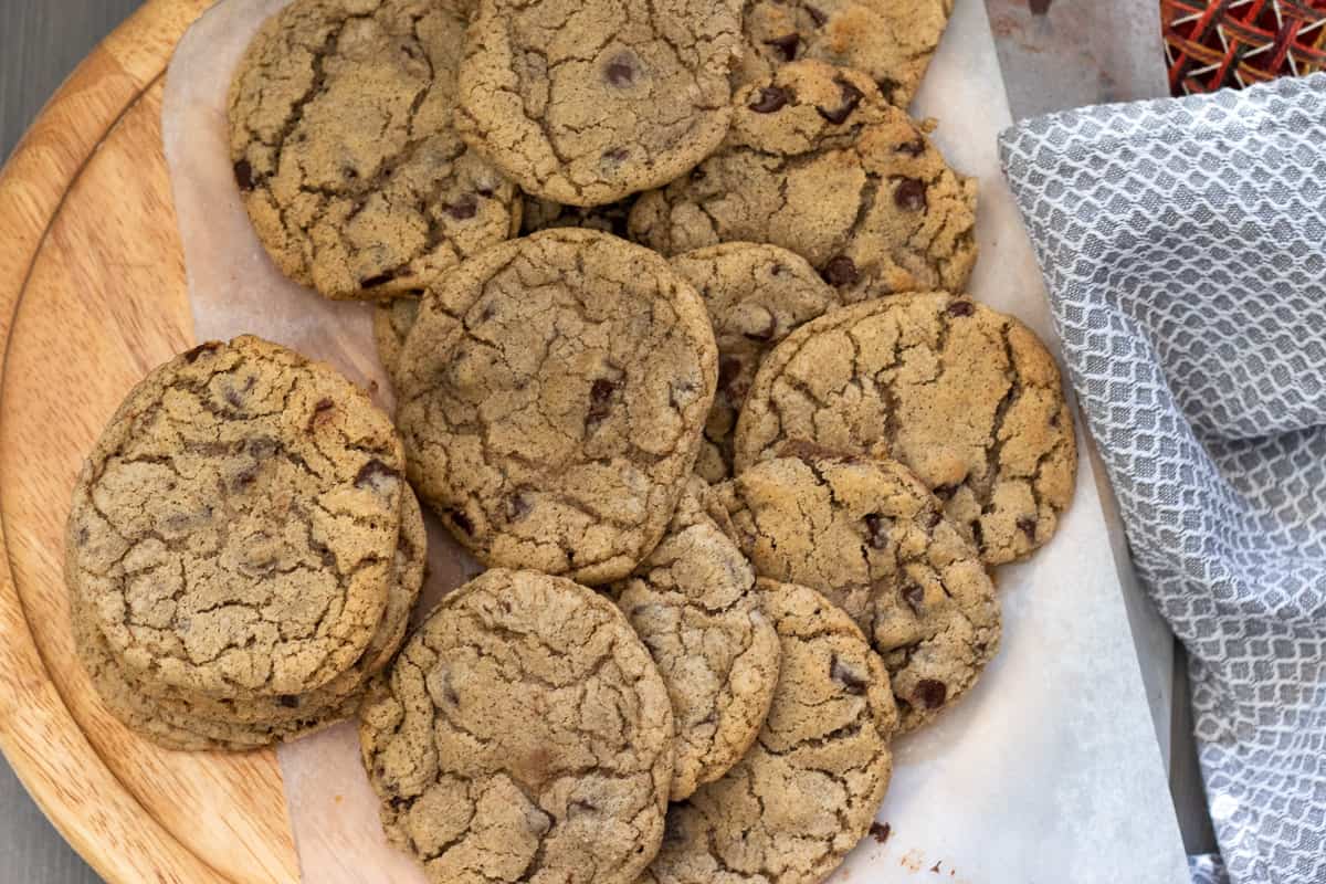 Chocolate chip cookies without brown sugar are baked until slightly brown on the sides