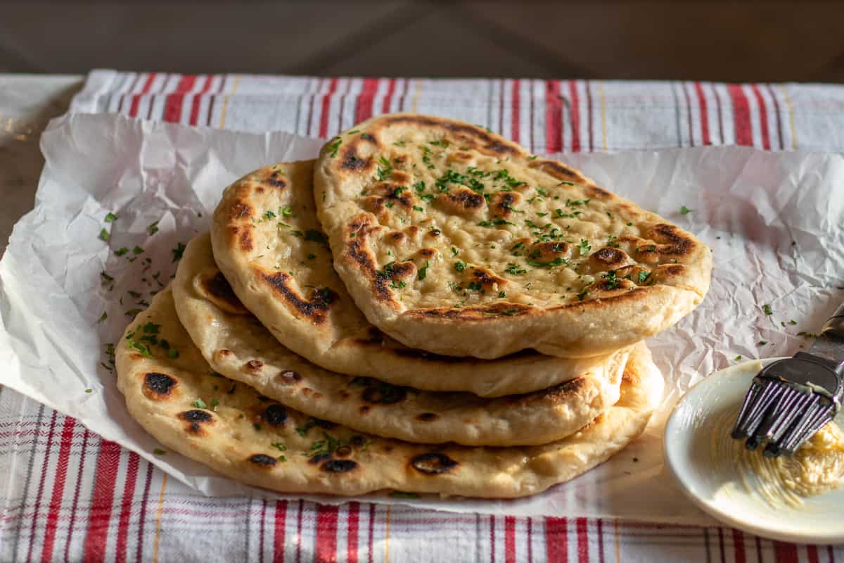 4 pieces of garlic naan - Indian flatbread brushed with garlic butter