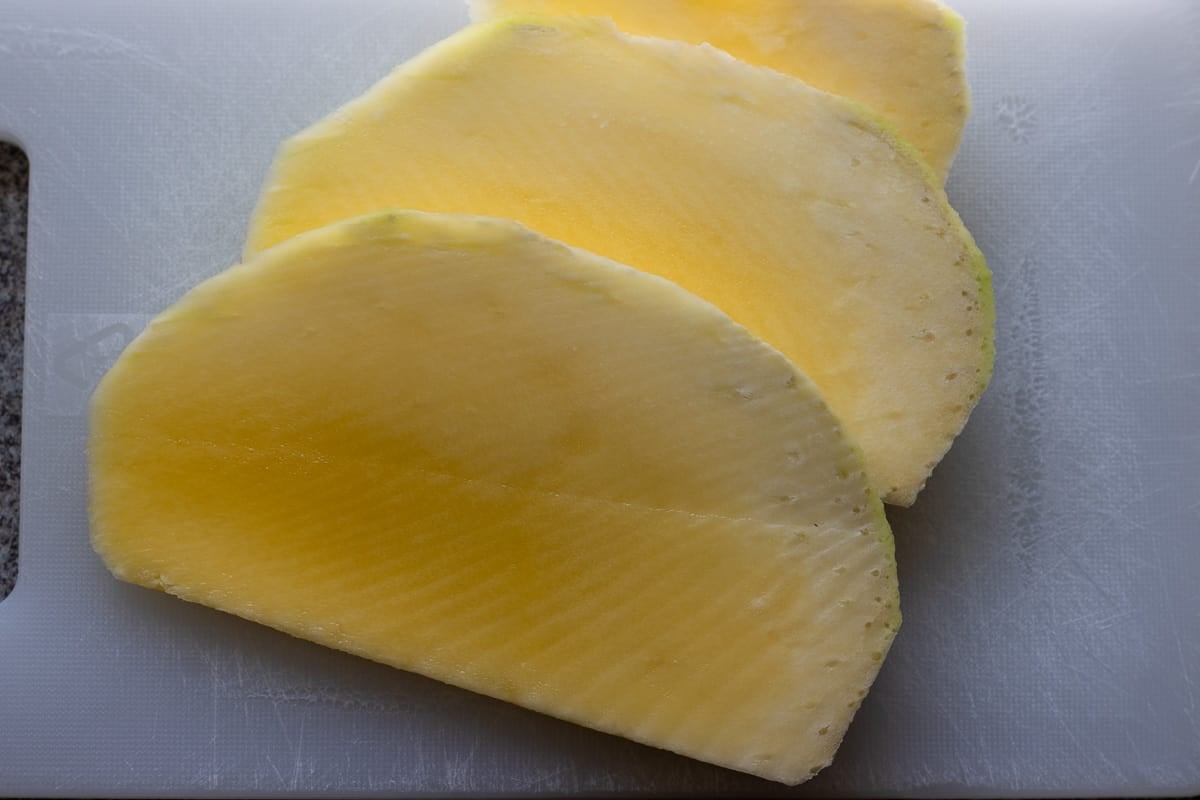 3 slices of mango 