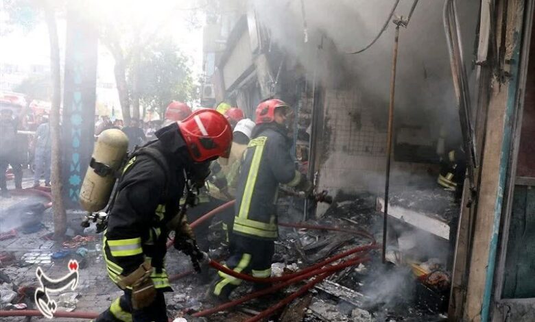 آتش‌سوزی انبار لوازم یدکی خودرو در خیابان امیرکبیر