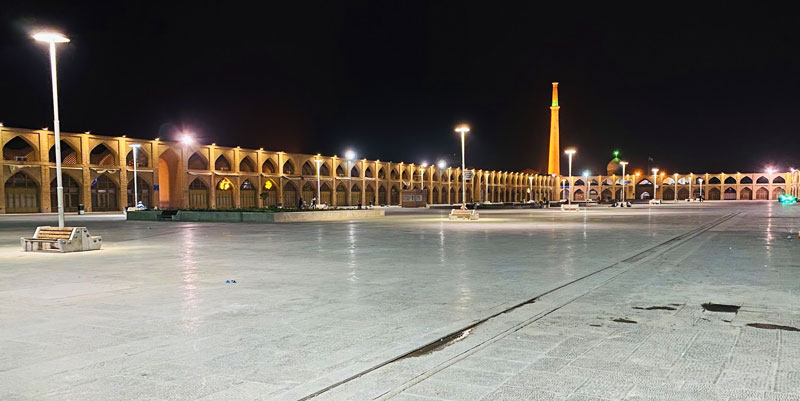 میدان عتیق زیباترین جاهای دیدنی اصفهان در شب