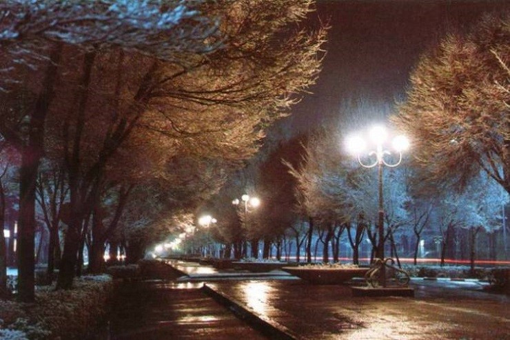 چهار باغ عباسی زیباترین جاهای دیدنی اصفهان در شب