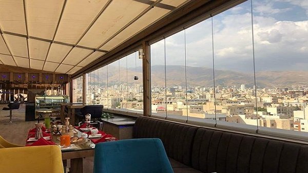 کافه رویال میراژ بهترین کافه های تهران با روف گاردن