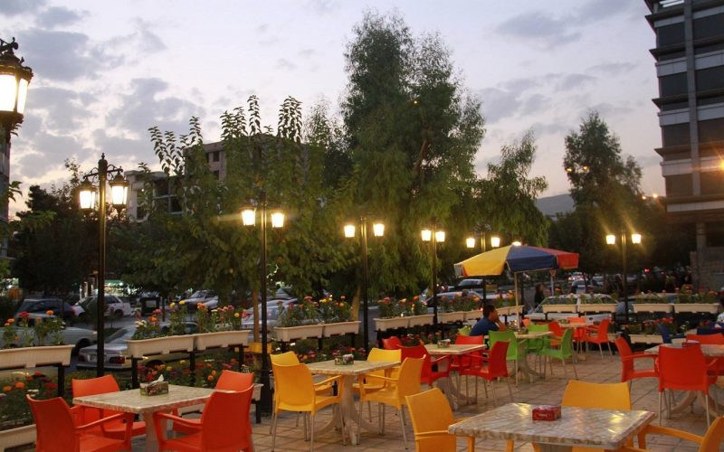 رستوران دریایی نگین در فلکه دو صادقیه 800x500 رستوران های روباز تهران