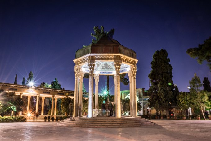حافظیه زیباترین جاهای دیدنی شیراز در شب