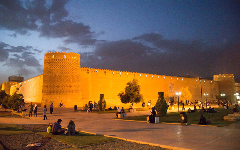 ارگ کریمخانی زیباترین جاهای دیدنی شیراز در شب