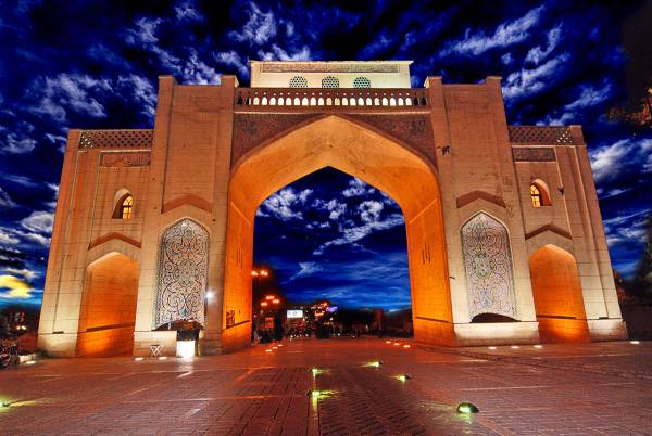 دروازه قرآن شیراز زیباترین جاهای دیدنی شیراز در شب