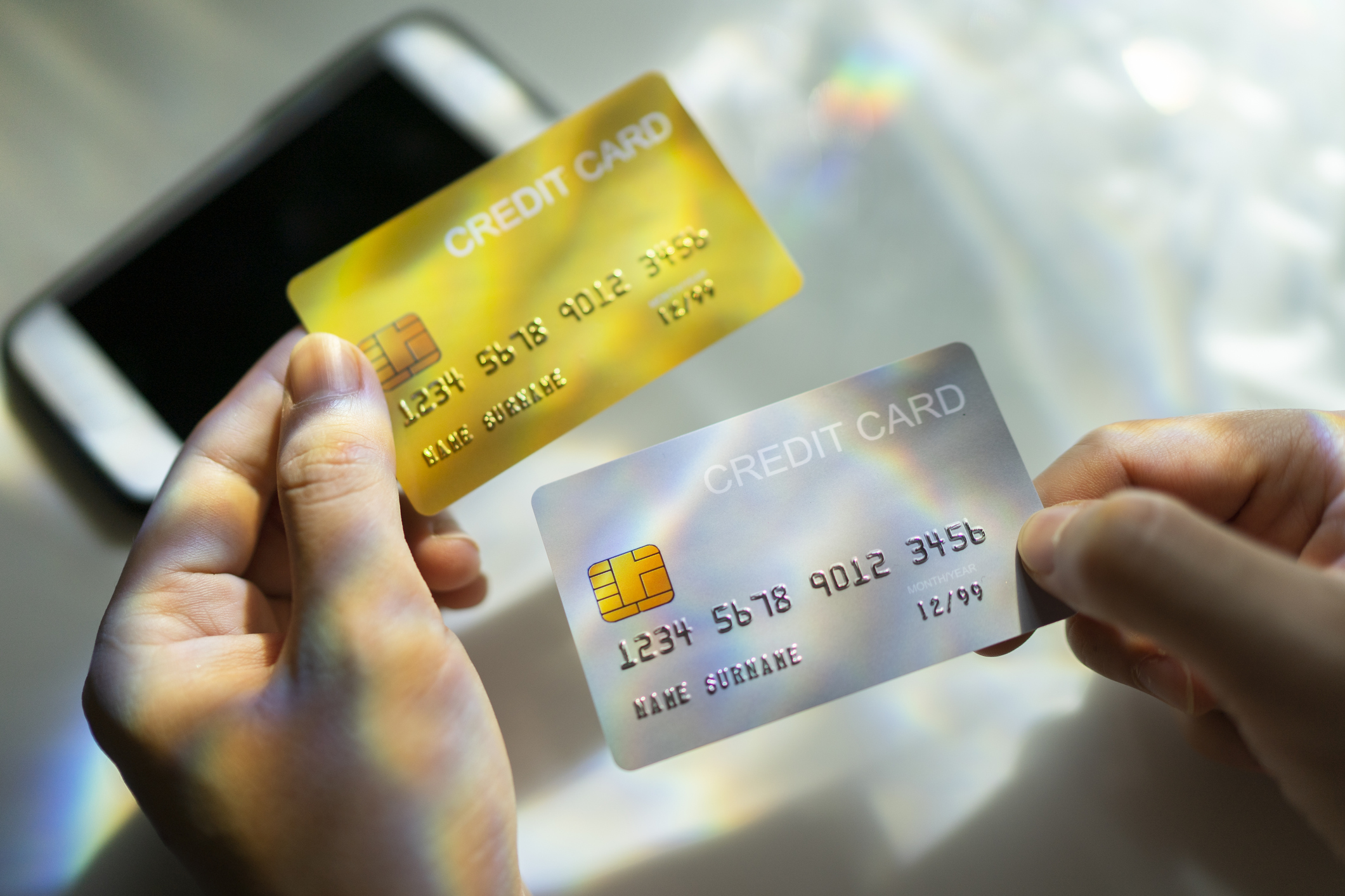 ACH در مقابل کارت اعتباری: کدام یک برای کسب و کار شما مناسب است؟