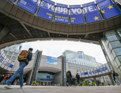 حمله پلیس به دفاتر کارمند پارلمان اروپا 
