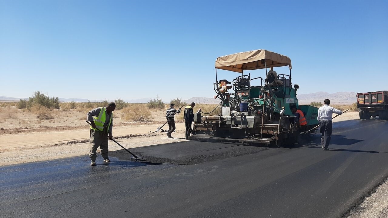 روکش آسفالت ۹۰۳ کیلومتر راه اصلی و روستایی در جنوب سیستان و بلوچستان انجام شد