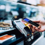 پرداخت NFC چگونه کار می کند و چرا کسب و کارهای بیشتری آن را می پذیرند