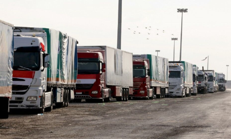 بیش از ۲۰۰۰ کامیون در انتظار عبور از رفح + فیلم
