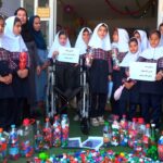 تامین ویلچر معلول با سرمایه قلک دانش آموزان سمیرمی