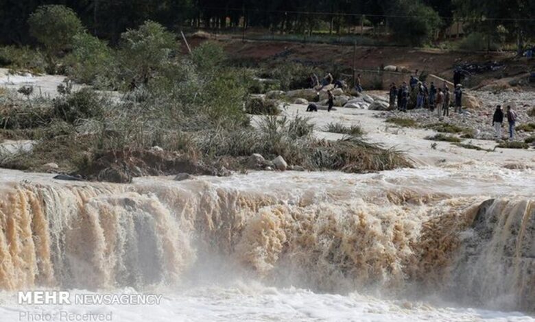 هشدارطغیان رودخانه‌ها، لغزندگی جاده‌ها و احتمال ریزش سنگ در ۵ استان
