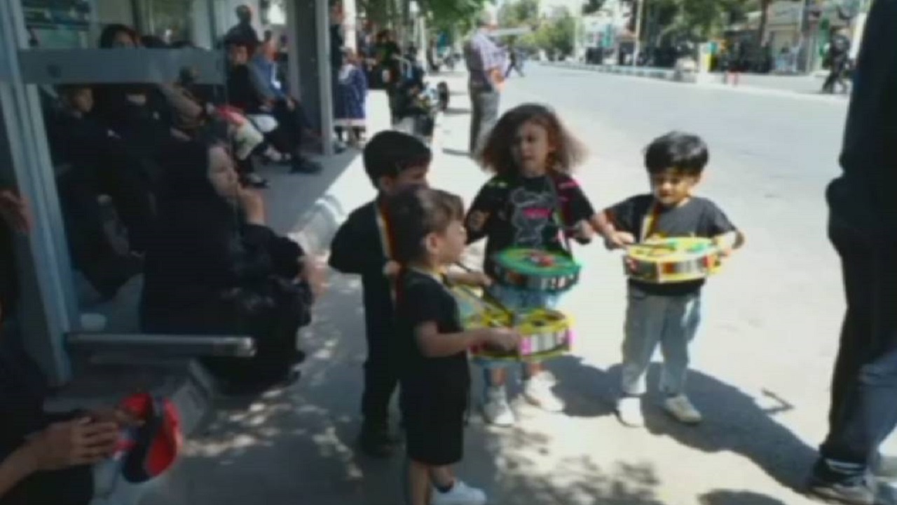 ارادت قلبی کودکان نیشابوری به سالار شهیدان در تاسوعا و عاشورای حسینی + فیلم