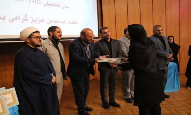 تجلیل از برگزیدگان هشتمین جشنواره سفیران سلامت در قزوین