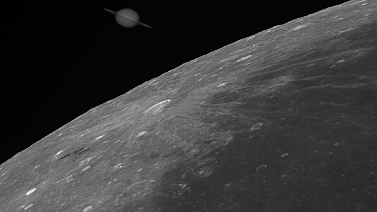 تصویر روز ناسا: زحل در لبه ماه