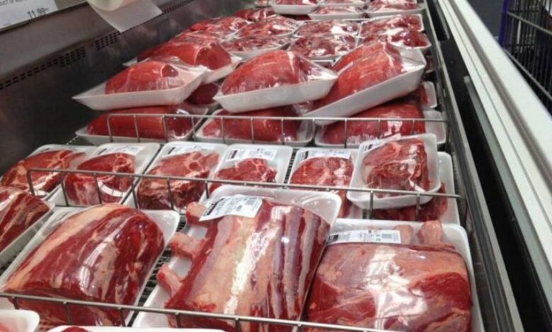 عرضه روزانه تا ۴۰ تن گوشت تنظیم بازاری در فروشگاه‌های شهروند